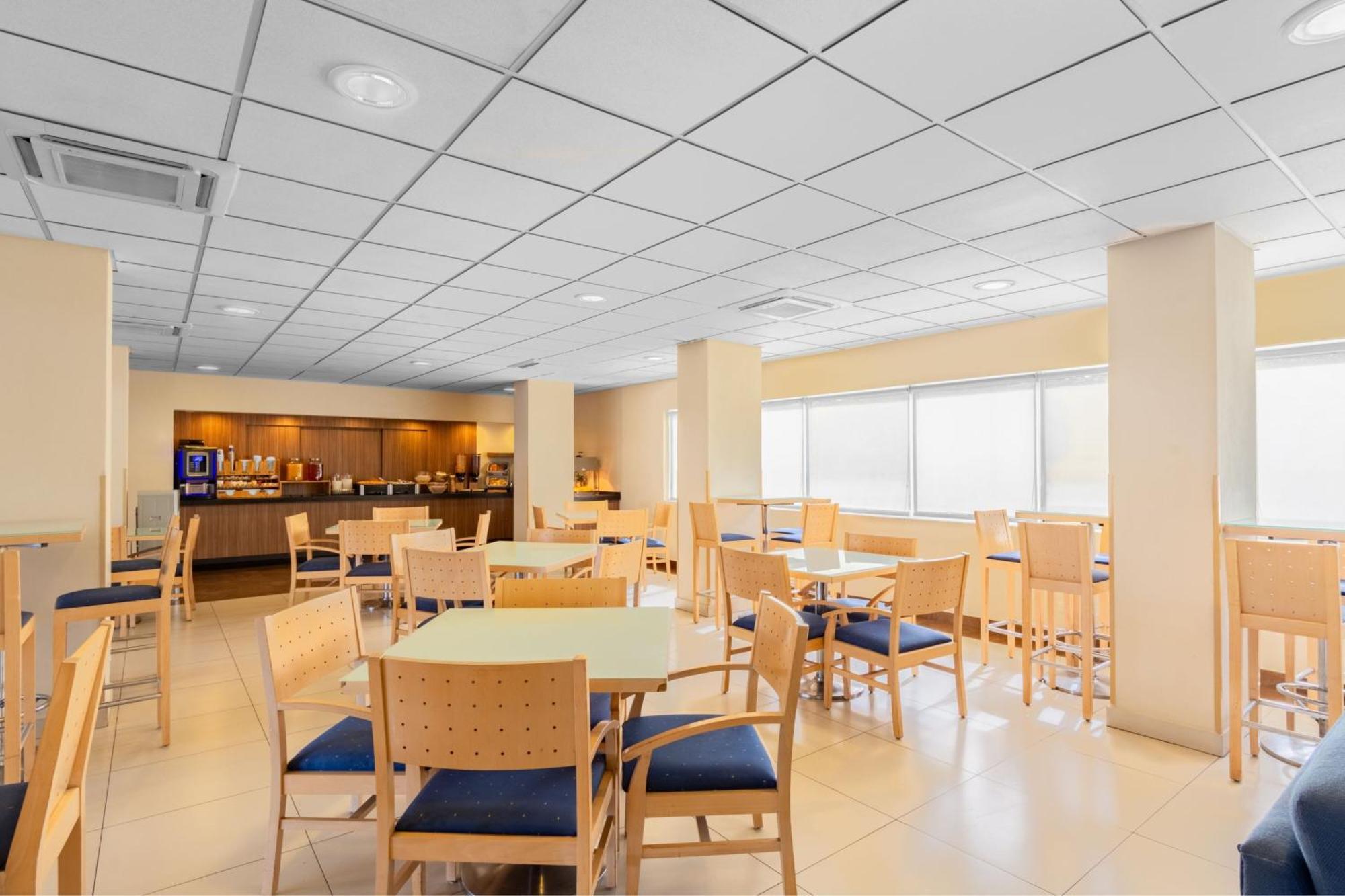 Express By Marriott Hotel 4*